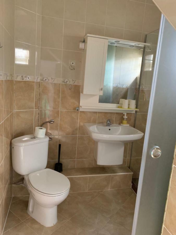 Lilia 3 Self-Check In Apartment With Hot Water Despite Prevention In The Neighborhood, Food And Drink Shop Open Until 10 Pm And Free Parking Area Next Ot 24 Hours Food And Drink Shop And Free Parking Area Sofía Exterior foto