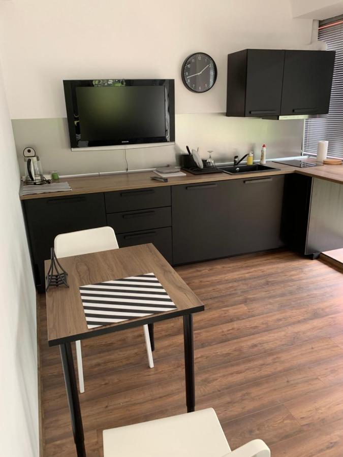 Lilia 3 Self-Check In Apartment With Hot Water Despite Prevention In The Neighborhood, Food And Drink Shop Open Until 10 Pm And Free Parking Area Next Ot 24 Hours Food And Drink Shop And Free Parking Area Sofía Exterior foto